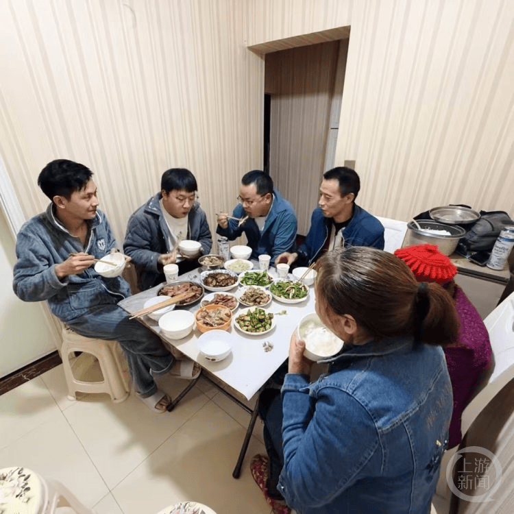 14年前，这张父子照火遍全国，如今他们怎么样了？