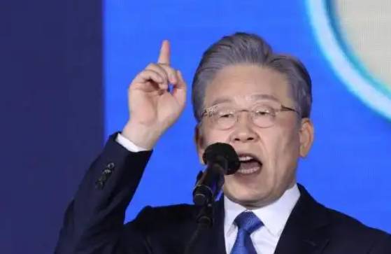 韩大选关键时刻，保守派谋联手，李在明遭晴天霹雳，火速作出表态
