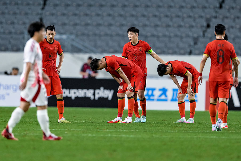 国足评分：颜骏凌张玉宁表现尚可 后腰表现难如人意