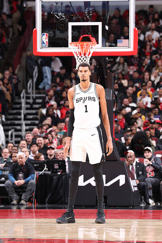 成NBA历史首人，文班亚马：已准备好挑战更强的球队