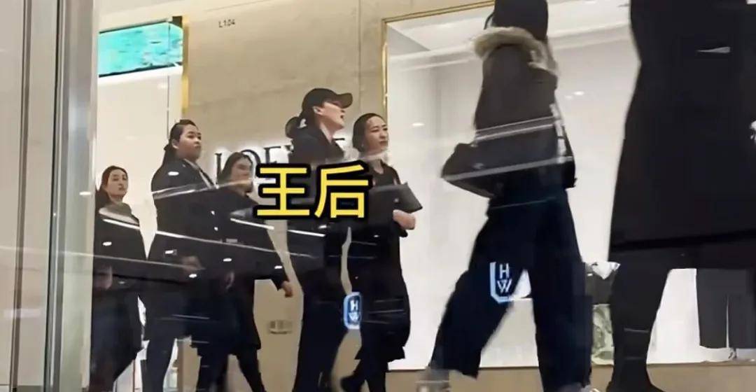 泰国王后访华“穿搭九宫格”出圈，隆重珠宝展现用心诚意