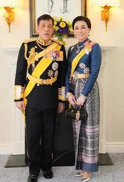 泰国王后访华“穿搭九宫格”出圈，隆重珠宝展现用心诚意